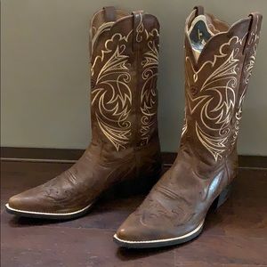 Ariat embroidered cowboy boots - never worn